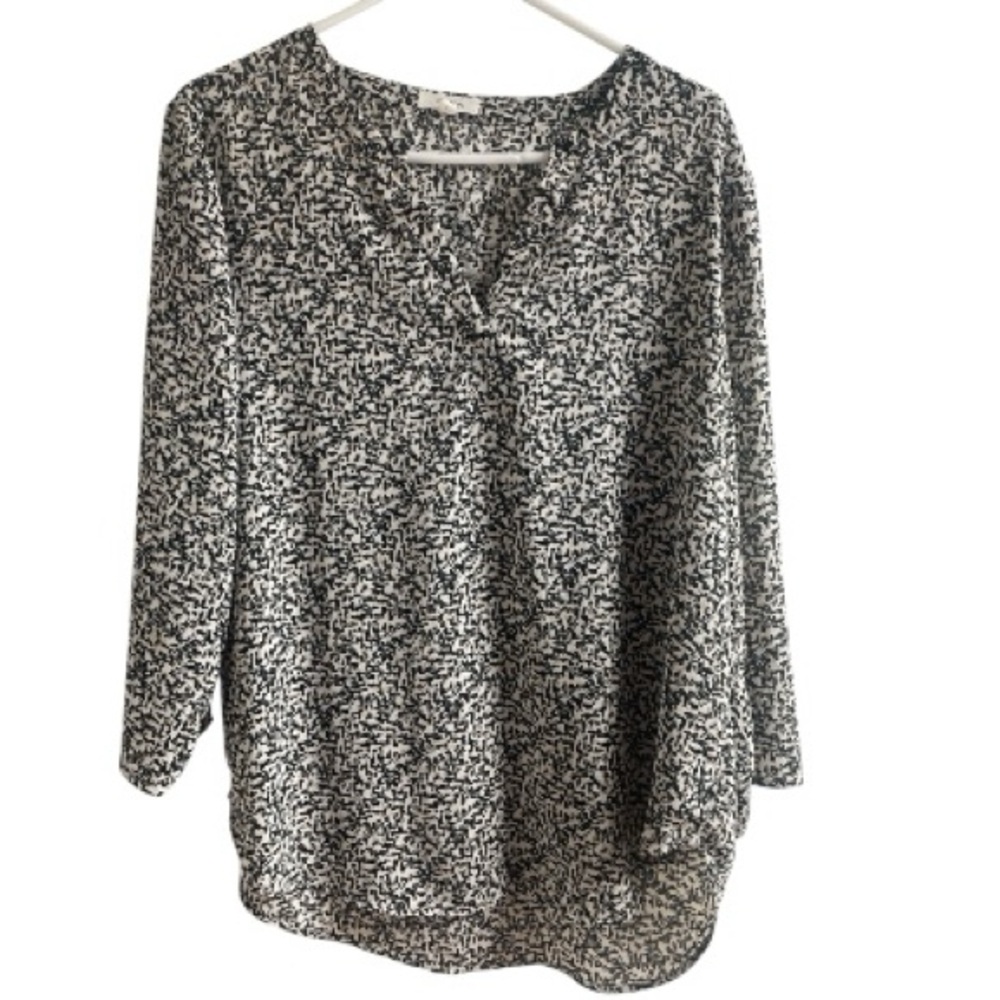 Maurices Black and White Patterned‎ Blouse Size Large